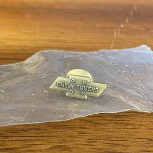 Vintage Chevy Trucks Pin Chevrolet Hat / Lapel Pin Tie Tac New Old Stock - Afbeelding 1 van 4