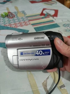 Videocamera Sony Handycam DCR-DVD106 Camcorder - Picture 1 of 11