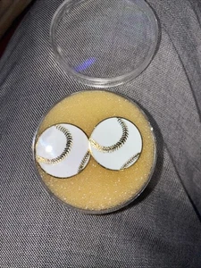 Orecchini a perno smaltati da baseball colore bianco - Foto 1 di 2
