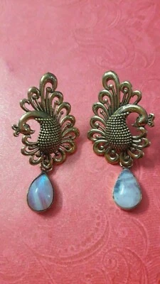 Hermoso pendiente Handmad de latón boho gitano estilo étnico tribal de pie de pavo real Foto 1 de 4