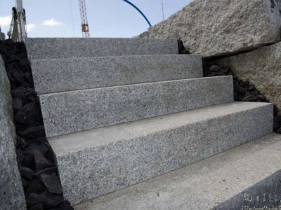 Granit Blockstufen, Granitstufen 100 x 35 x 15cm aus Schlesien - jetzt ansehen! - Bild 1 von 4