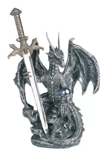 FIGURA DE DRAGÓN Y ESPADA PLATEADA DE 6 1/2 PULGADAS - Imagen 1 de 1