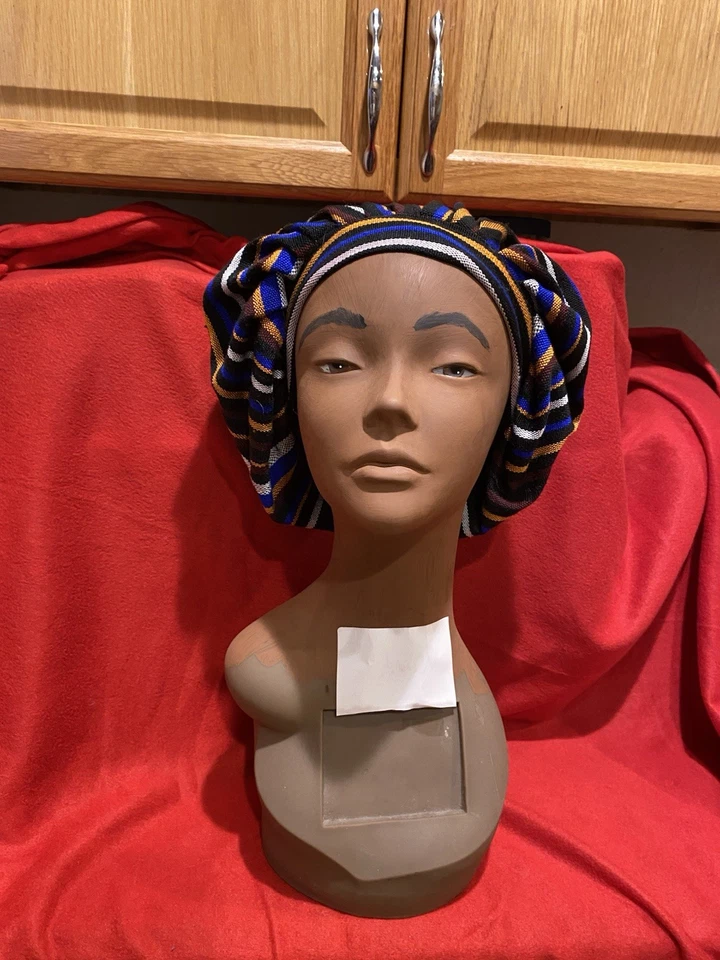 Sombrero reversible un lado a rayas multicolor otro lado negro. Foto 1 de 4