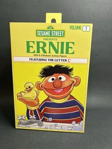 NECA Sesame Street Presents Ernie Featuring The Letter C Ultimate Actionfigur  - Bild 1 von 3