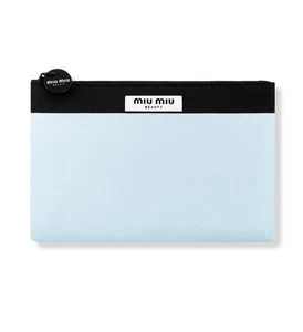 Miu Miu Beauty kleine Tasche in der Farbe Himmelblau & Schwarz - Bild 1 von 1