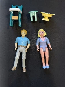 5pz Fisher Price 1993 Loving Family casa delle bambole mamma papà seggiolone tavolo vaso fiori - Foto 1 di 16