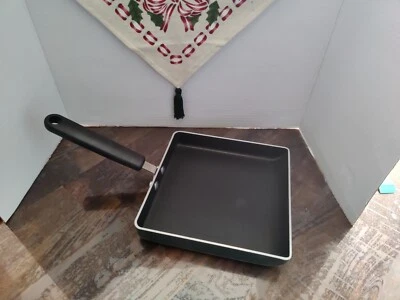 Cook's Essentials TECHNIQUE Non-stick 8 1/4” X 8 1/4” Pan - Image 1 of 4