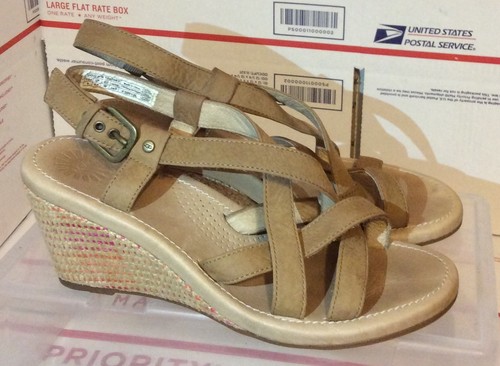 UGG AUSTRALIA Beige Leather Wedge Platform Straps Women's Sandals Sz US 8