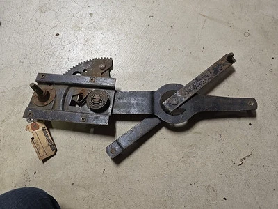 Regulador de ventana puerta trasera derecha Ford 1952-1954 BA-7030306 Mainline Customline Foto 1 de 4