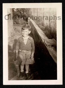 FOTO FELICE SORRIDENTE CARINO RAGAZZO BAMBINO VECCHIO/VINTAGE - F928 - Foto 1 di 1