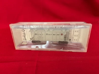 HO Scale Kadee 8022 Great Northern 2-Bay Covered Hopper #71465 NEW - Image 1 of 2