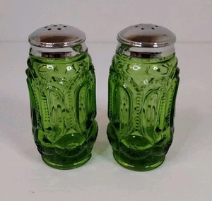 Vintage L.E. Smith Green Glass Moon And Stars Salt & Pepper Shaker Set Chipped - Picture 1 of 16