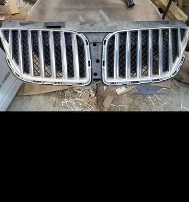 2011-2014 Lincoln MKX upper Grilles - Image 1 of 3