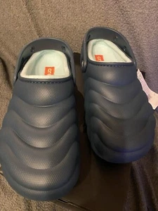 Crocs Classic Lined Over puff Clog Size 9 - Picture 1 of 6