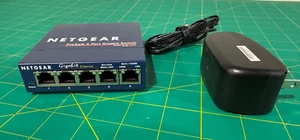 Netgear ProSAFE Plus Switch GS105 v4 5-Port Gigabit Ethernet Switch - Picture 1 of 3
