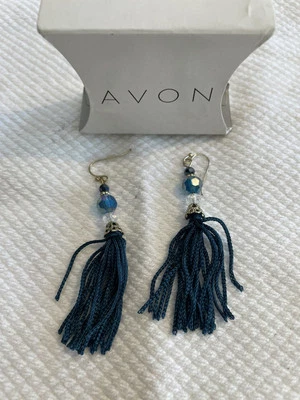 Pendientes perforados con borla Avon Foto 1 de 2