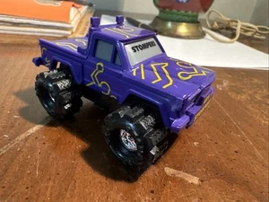 Stomper 4x4 Viola Jeep Pickup "Road Kill" Raro! Non Funzionante LEGGI - Foto 1 di 24