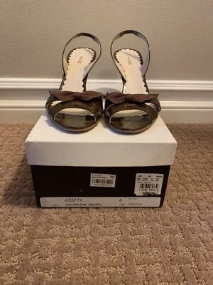 Eslinga trasera de charol marrón Marc Jacobs Foto 1 de 4