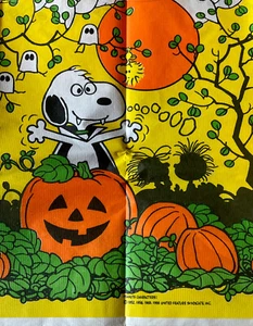 1 Panel Vintage 1966 Peanut Characters Halloween Snoopy Ghosts Crepe Paper NOS - Picture 1 of 3