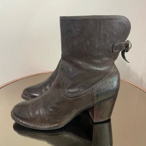 Frye Ankle Boots Lucinda 76970 Womens 8.5 Dark Brown Leather Heeled Buckle - Picture 1 of 11