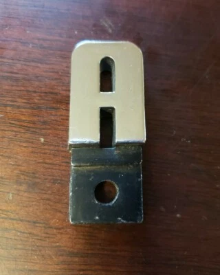 AMC Rambler or Ambassador 1958 parrilla delantera logotipo letra "A" cromo/emblema negro Foto 1 de 4