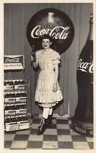 Botella grande de Coca-Cola para mujer modelo RPPC - Imagen 1 de 1