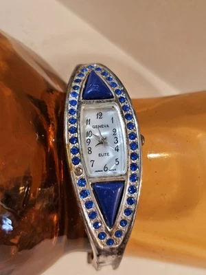 Reloj pulsera pequeño vintage de cuarzo Geneva para dama Foto 1 de 4