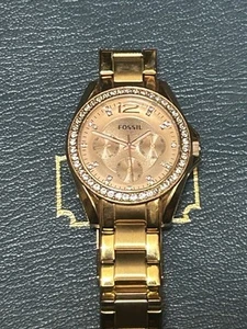 Woman’s Fossil Watch. Needs Battery - Picture 1 of 5