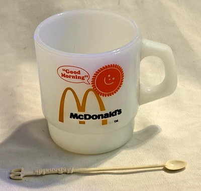 Caneca de café vintage McDonald’s Fire King âncora vidro leitoso com colher - Imagem 1 de 4