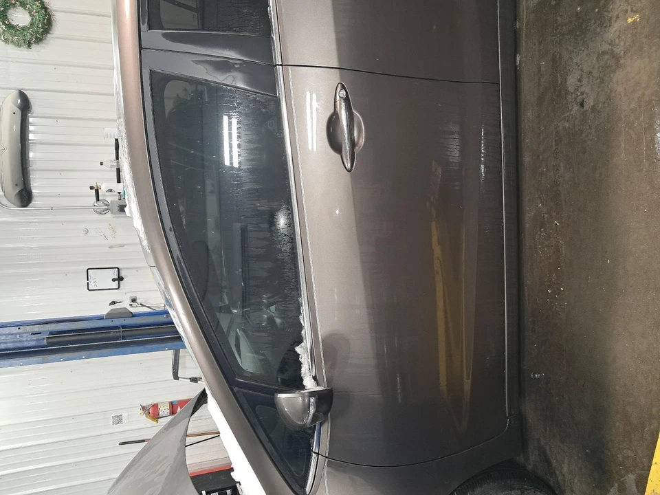 Conjunto de puerta delantera izquierda usado se adapta a: Kia Forte 2014 eléctrico Htbk sin automático Foto 1 de 4