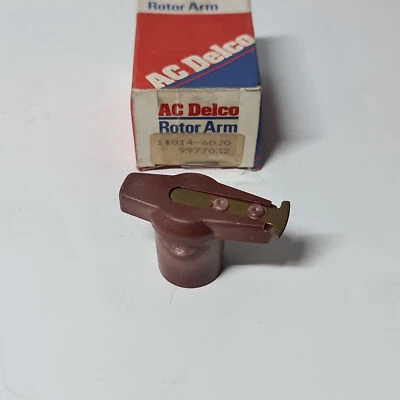 Brush Ignition Distributor Toyota Dyna - Hiace - Hilux for 1910233012 - Image 1 of 4