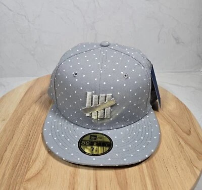 Gorra ajustada Undefeated New Era 59Fifty talla 7 3/8 gris a lunares Foto 1 de 4