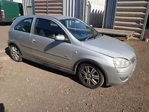 2006 VAUXHALL CORSA C 1.3 DIESEL 5 MANUAL spares one wheel nut breaking full car - Picture 1 of 8