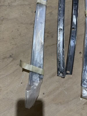 64 65 GTO 442 A Convertible Parabrisas Pilar ADORNO INOXIDABLE RESISTENCIA A LA INTEMPERIE MOSTRAR Foto 1 de 3