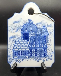 THE CITY Vintage Blue and White Tile Cheese Board or Trivet - Picture 1 of 11