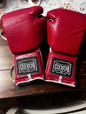 Boxeo Leather Boxing Gloves Made In Mexico 16 Oz Red - Image 1 of 3