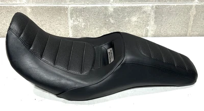 ASIENTO BAJO HARLEY DAVIDSON 14-17 DYNA FXDL 52000136 Foto 1 de 4