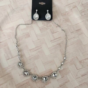 Kohl's silver tone and rhinestone necklace and earrings fashion jewelry party n4 - Picture 1 of 3
