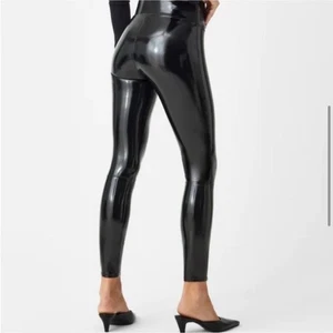 Leggings para mujer SPANX charol negro imitación cuero talla mediana - Imagen 1 de 7