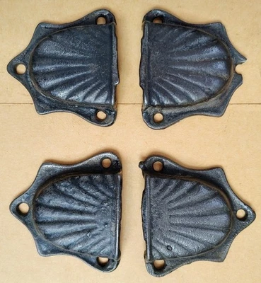 4 soportes, tapas, piezas de herrajes para baúl de hierro fundido antiguos ornamentados Foto 1 de 4