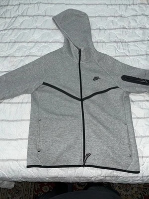 Sudadera con capucha gris Nike Tech talla grande Foto 1 de 4