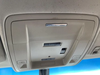 Consola central superior delantera usada se adapta a: Chevrolet Silverado 3500 2015 camioneta techo Foto 1 de 4