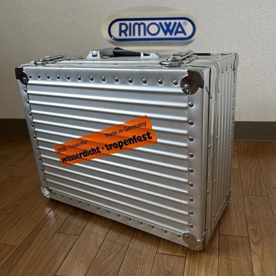 Estuche rígido de aluminio plateado Rimowa Tropicana Foto 1 de 4