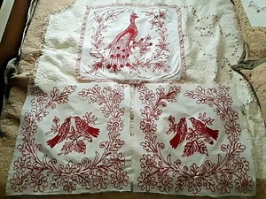 Viktorianische rote Arbeit Kissenbezüge (3) Pfau & Vögel verziert - Bild 1 von 3