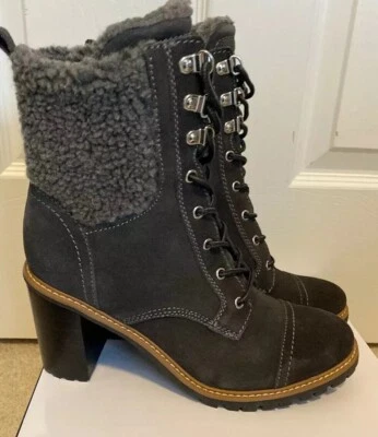 NUEVA Bota Nine West Para Mujer Phaedra Gamuza Natural Gris Oscuro Talla 9 Nueva en Caja Foto 1 de 4