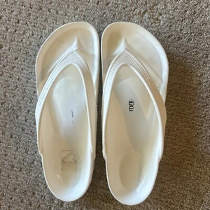 BIRKENSTOCK HONOLULU EVA Unisex White Thong Sandals (US L9M7/ UK 7/ EU 40) - Picture 1 of 5