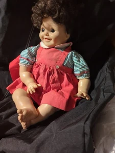 Vintage 1970 Alexander 22 Zoll großes Baby mit Passform. schwarze Augen Horror gruselig/möglicherweise Halloween  - Bild 1 von 13