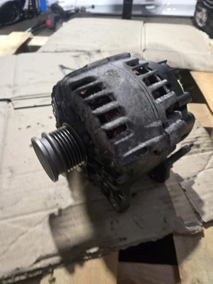 Alternador VOLKSWAGEN Golf MK7 04E903023K Foto 1 de 4