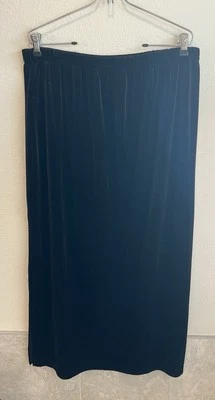 Briggs New York Women’s Size XL Black Velvet Midi Skirt. Closet staple - Image 1 of 4