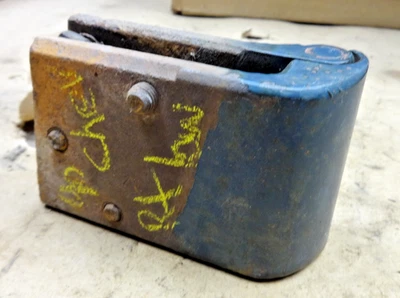 Chevy 1940 bisagra de puerta inferior derecha original GM delantero Pontiac 25 Foto 1 de 4